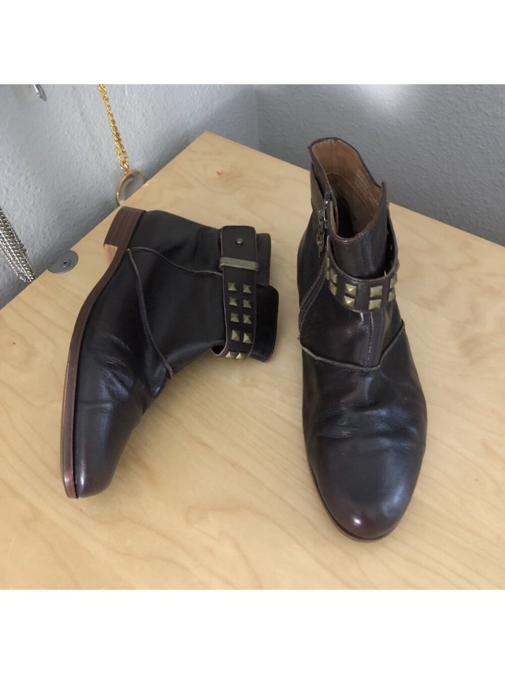 Earthies Treano Chestnut Brown Leather Ankle Boots Women 6.5 B Studded Strap